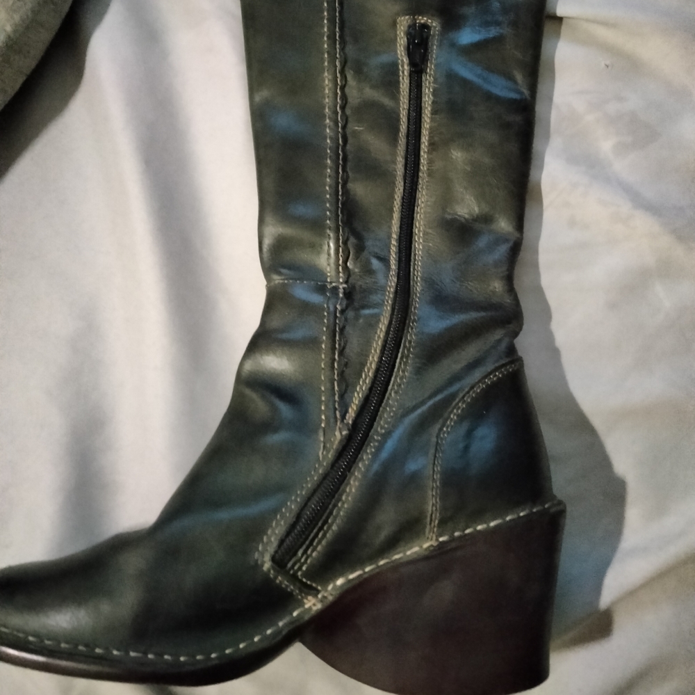 Knee high boots size 37